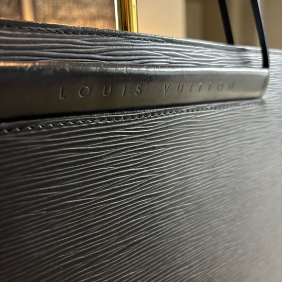 Louis Vuitton Authentic Epi Saint Tropez Black Bag - Picture 6 of 12